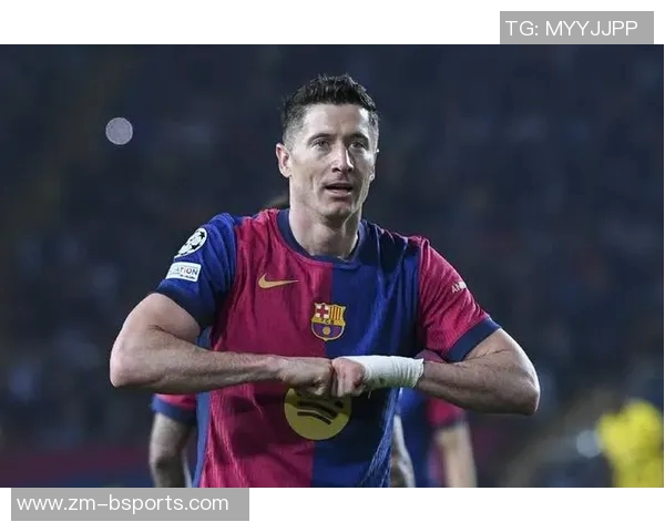 马卡电台报道莱万将在37岁时与巴萨不续约离队已成定局