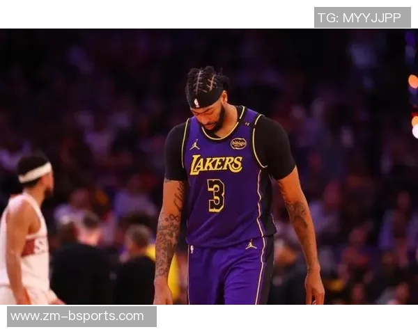 浓眉在训练营增重13斤展现更强壮体态引发球迷热议 浓眉在训练营增重13斤展现更强壮体态引发球迷热议